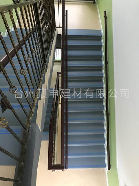 楼梯整体踏步7